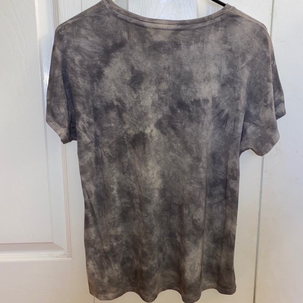 t-shirt - Picture 2 of 3
